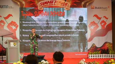 Kasdam II/Swj Brigjen TNI Gumuruh Winardjatmiko S.E., M.B.A., menjadi salah satu Narasumber dalam acara yang digagas oleh PT. Bukit Asam pada peringatan Hari Sumpah Pemuda Ke-93 tahun 2021, bertempat di Hotel Arista LT. II, Palembang, Kamis (28/10/2021). FOTO : PENDAM II/SRIWIJAYA