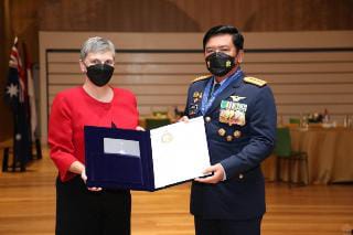 Panglima TNI Marsekal TNI Hadi Tjahjanto, S.I.P., dianugerahi tanda gelar kehormatan 