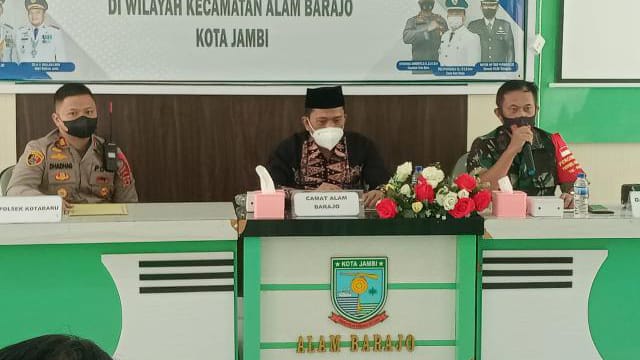 DOK. Danramil 415-09/Telanaipura Mayor Inf Widi Purwoko, SE bersama Camat Alam Barajo dan Kapolsek Kotabaru