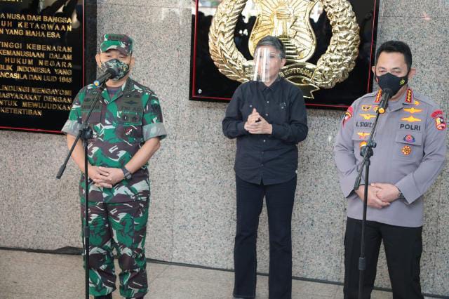 Foto KSAD Jenderal Dudung Abdurachman saat bersilahturahmi dengan Kapolri Jenderal Listyo Sigit Prabowo di Mabes Polri, Jakarta Selatan, Rabu (1/12/2021).