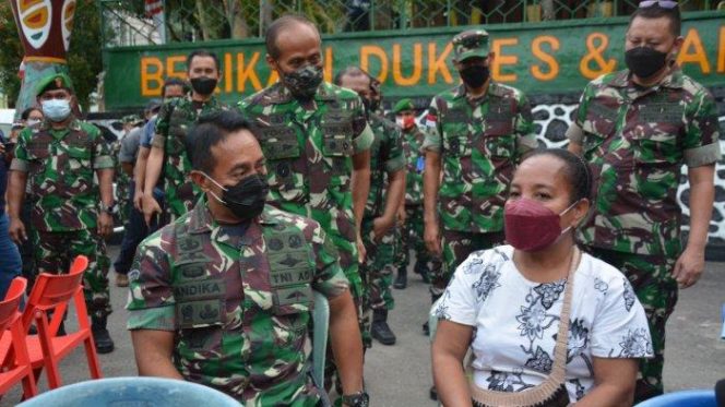 Panglima TNI Jenderal Andika Perkasa saat kunjungan kerja di Papua.