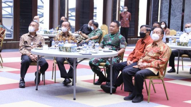 Kasad Jenderal TNI Dudung Abdurachman, S.E. M M., pada acara silaturahmi dengan para Purnawirawan TNI AD di Aula GPH Djatikusumo Mabesad, Rabu (16/2/2022). FOTO : DISPENAD