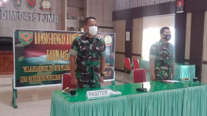 Pasiterdim 0415/Jambi Mayor Inf Beni mengikuti kegiatan Komunikasi Sosial TNI dengan Komunitas Teritorial yang diselenggarakan oleh Staf Teritorial Mabes TNI. (SITERDIM 0415 JAMBI)