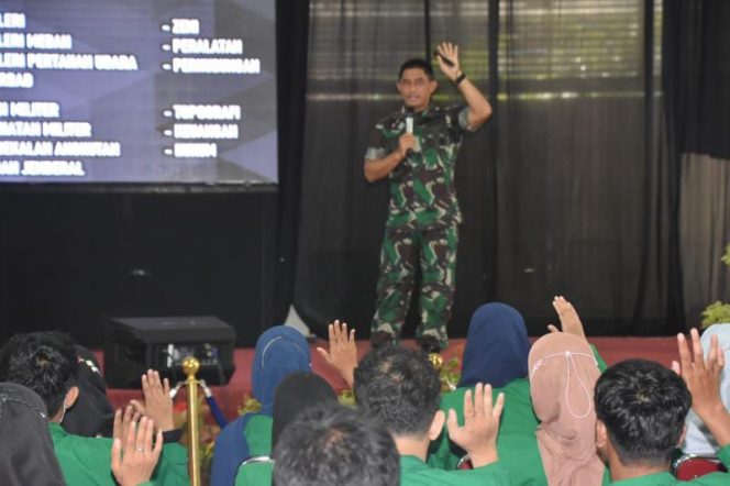 Komandan  Korem  044/Gapo Brigjen TNI M. Naudi Nurdika, S.I.P, M.Si, M. Tr (Han).,  sampaikan tentang tahapan penerimaan calon Prajurit TNI AD (FOTO/PENREM GAPO)