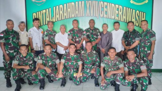 Kabintaljarahdam XVII/Cenderawasih Kolonel Inf Yudiono S.Ag., M.M., dan Staf dengan pengurus Masjid Se-Garnizun Jayapura (FOTO/PENDAM CENDERAWASIH)