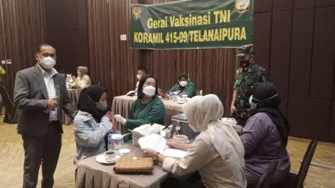 Foto kegiatan vaksinasi massal oleh Koramil 415-09/Telanaipura di hotel Luminor kota Jambi.**