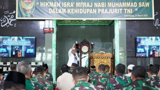 Keluarga besar Kodam II/Sriwijaya menggelar Peringatan Isra Mi’raj Nabi Muhammad SAW 1443 Hijriah/2022 Masehi. (SRIWIJAYADAILY/PENDAM SWJ)