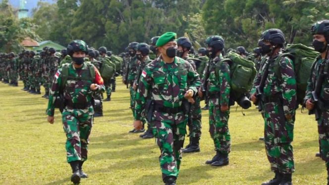 Danrem 172/PWY Brigjen TNI Izak Pangemanan memimpin Upacara Penerimaan Satgas Pamtas RI-PNG Kewilayahan Kodim Yalimo Yonif Raider 142/KJ (SRIWIJAYADAILY/PEN SATGAS 142)