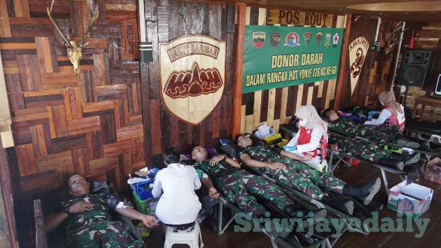 Satgas Yonif 126/KC donorkan darah dalam rangka memperingati Hut Yonif 126/KC yang ke- 60 Tahun, bertempat di Kabupaten Keerom, Papua, Jumat (20/05/2022)./ FOTO : Pendam XVII cenderawasih