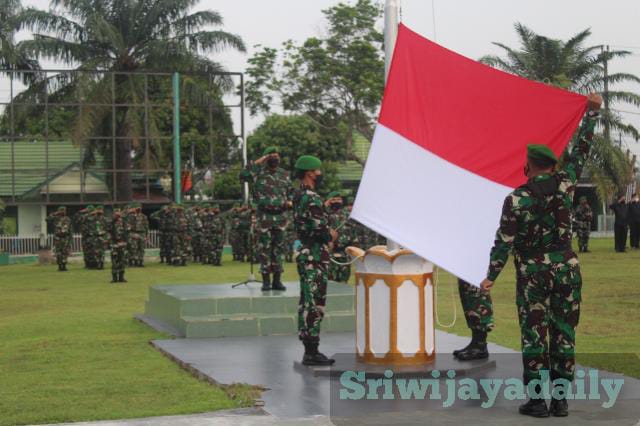 Komandan Kodim 0415/Jambi Kolonel Inf Marsal Denny pimpin upacara bendera mingguan bertempat dilapangan upacara Makodim 0415/Jambi (Sriwijayadaily/wd)
