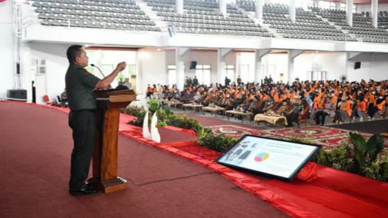 Kepala Staf Angkatan Darat (Kasad) Jenderal TNI Dr. Dudung Abdurachman memberikan kuliah umum bertema “Pluralisme Dalam Bingkai NKRI” bertempat di Gedung Balairung, Universitas Jambi./ FOTO : Dispenad