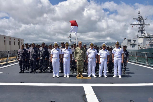 Commander, U.S. 3RD Fleet Kunjungi KRI I Gusti Ngurah Rai-332 di Dermaga Pearl Harbour (Puspen TNI)