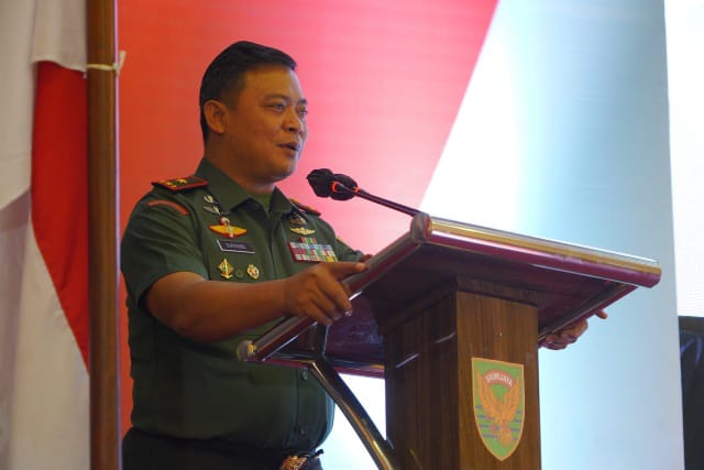 Komandan Korem 042/Gapu Brigjen TNI Supriono, S.IP., M.M., menutup secara resmi Apel Babinsa Jajaran Korem 042/Gapu Tahun 2022./ FOTO : penrem042gapu