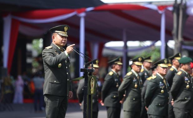 Kepala Staf Angkatan Darat (Kasad) Jenderal TNI Dr. Dudung Abdurachman saat memberikan arahan kepada 292 Perwira Remaja (Paja) TNI AD Lulusan Akademi Militer Tahun 2022 di Mabesad, Jakarta, Kamis (14/7/2022)./FOTO : DISPENAD