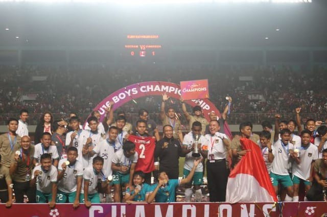 Selebrasi timnas U-16 Indonesia jadi juara Piala AFF U-16 2022 usai mengalahkan Vietnam dengan skor 1-0 di Stadion Maguwoharjo, Sleman (12/8/2022)/BOLASPORT.COM