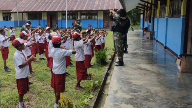 Membangun Hidup Sehat, Satgas TNI 711/Rks Edukasi Anak-Anak SD Ampas/Ist