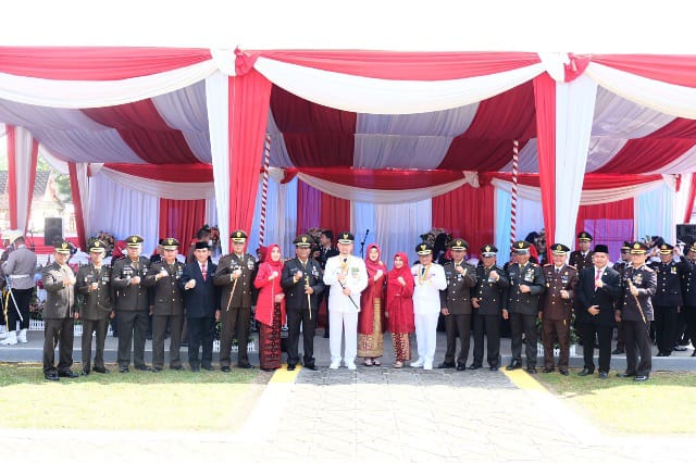 Foto bersama Komandan Kodim 0415/Jambi Kolonel Inf Marsal Denny dengan unsur Forkopimda Kota Jambi usai mengikuti upacara hari Kemerdekaan RI ke 77/ Ist