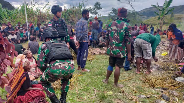Ciptakan Papua Damai dan Aman, Satgas TNI 142/KJ Bantu Proses Perdamaian Perang Suku