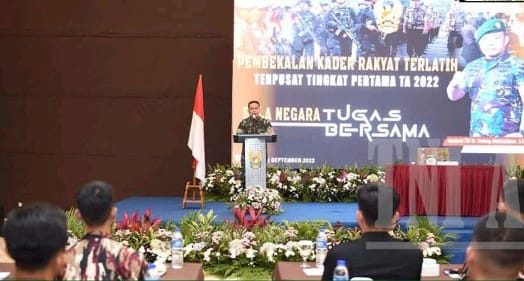 Waaster Kasad Bidang Wanwil dan Kermater Brigjen TNI Donni Hutabarat  beri pembekalan bela negara kepada 184 Kader Ratih yang digelar di Hotel Green Forest, Kota Bogor (FOTO : Istimewa)