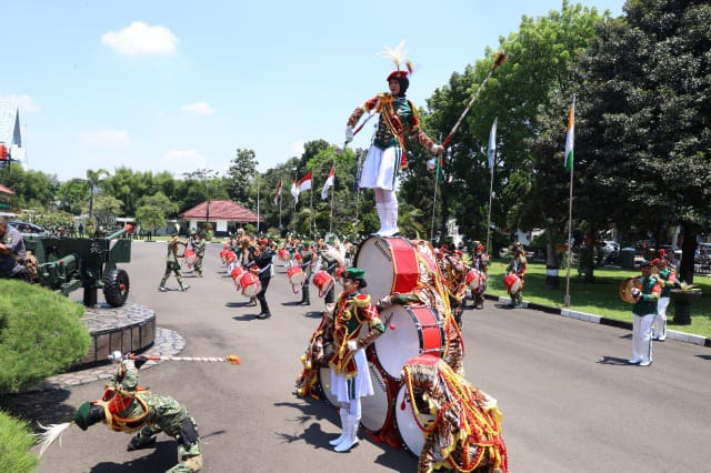 Drumband Canka Panorama Secapa AD bakal tampil dalam memeriahkan upacara HUT ke 77 TNI di Istana Negara pada 5 Oktober 2022 yang akan datang (FOTO : DISPENAD)