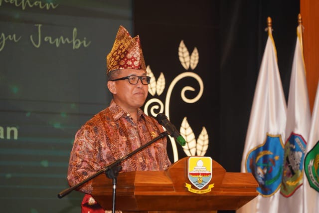 Panglima Kodam II/Sriwijaya Mayjen TNI Hilman Hadi, S.I.P., M.B.A., M.Han., dalam pakaian adat Melayu Jambi. (FOTO : Istimewa)
