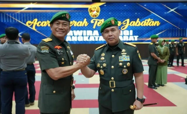 Mayor Jenderal TNI Hilman Hadi, S.IP., M.B.A., M.Han (kanan) Pangdam II/Swj dan Mayjen TNI Agus Suhardi (kiri)/ FOTO : Ist