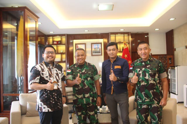 Pangdam XVII/Cenderawasih Menerima Kunjungan GM PT. Garuda Indonesia Di Makodam (Foto : Istimewa)