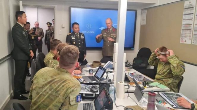 Kasad Jenderal TNI Dr. Dudung Abdurachman Kunjungi Kawah Chandradimuka Akademi Militer Australia (Foto : Dispenad)