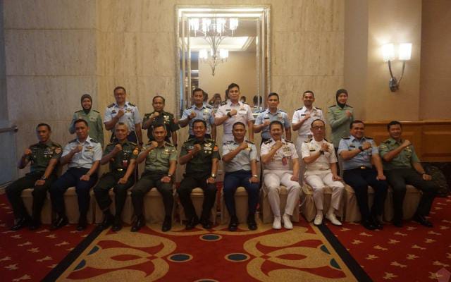 Asops Panglima TNI Mayor Jenderal Agus Suhardi pimpin Pertemuan ke-8 Brunesia JOESC tahun 2022 bertempat di Hotel Ritz Carlton, Jakarta, Rabu (28/09/2022)./ FOTO : PUSPEN TNI