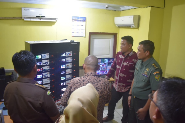 Kapenrem 042/Gapu Mayor Inf RM Hatta Hadiri Launching Studio Monitoring, Call Center dan Website KPID (Foto. Penrem042gapu) 