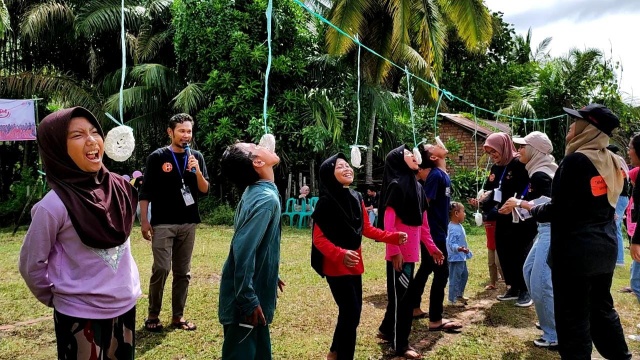 Ikut Sukseskan TMMD Di Desa Kembang Seri Baru, Mhs KKN Unja Gelar Berbagai Lomba (Foto. IST) 