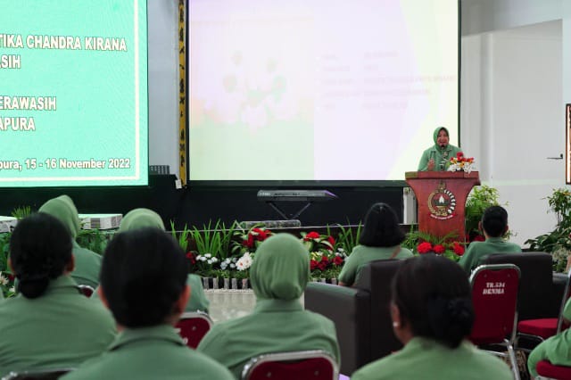 Ketua Persit KCK Daerah XVII/Cenderawasih Beri Pengarahan Kepada Para Istri Pamen Jajaran Kodam (Pendam Cenderawasih)