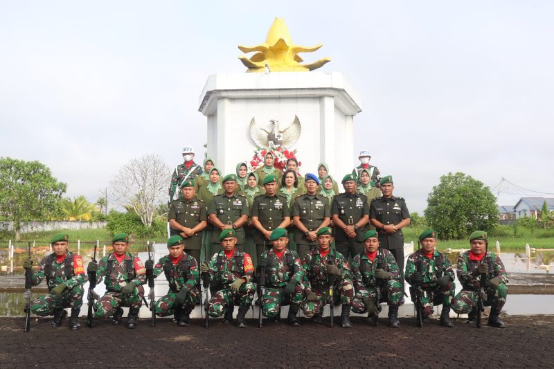 Peringati Hari Juang TNI AD, Kodim 0419/Tanjab Gelar Ziarah dan Tabur Bunga di TMP Yudha Satria Pengabuan
