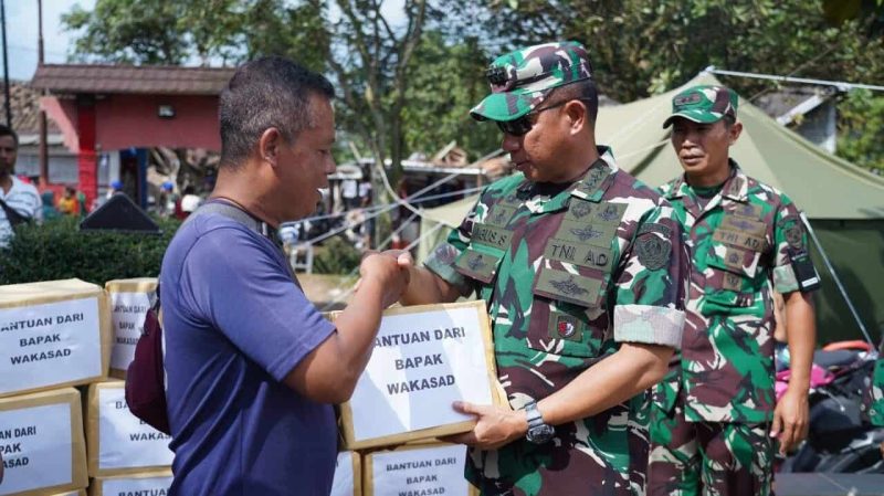 Peduli Kemanusiaan, TNI AD Kembali Kirim Bantuan ke Cianjur/ FOTO : DISPENAD