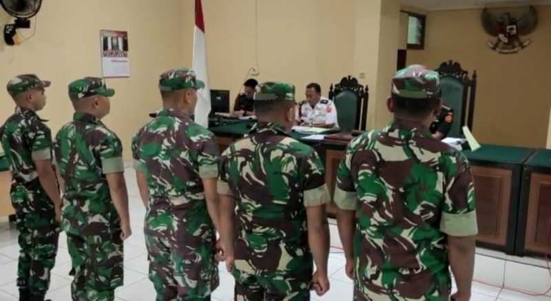Lima Oknum TNI AD Jalani Sidang Perdana Di Mahkamah Milter Jayapura/ FOTO : IST