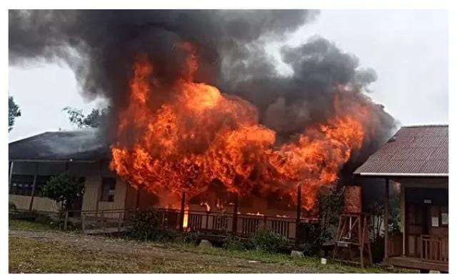 Pembakaran gedung SMK Negeri 1 Oksibil oleh TPNPB-OPM 