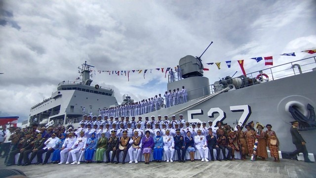 Dok/Foto Panglima TNI saat kukuhkan KRI Teluk Wondama-527 sebagai Kapal Perang LST, Rabu (11/1/2023)