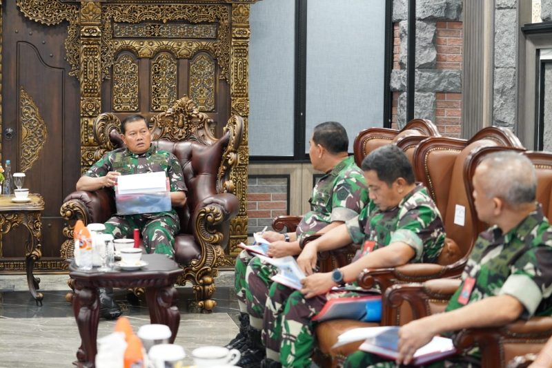 Panglima TNI Terima Paparan Kesiapan Penandatangan Kontrak Kerja Bersama/ FOTO : PUSPEN TNI