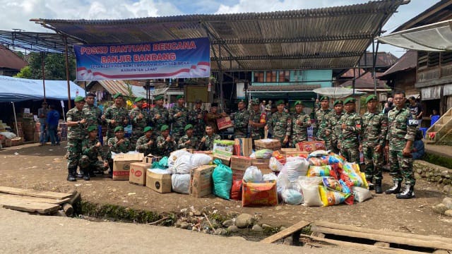 Yonzipur 2/SG Salurkan Bantuan Untuk Korban Banjir Di Lahat (Pendam II/Sriwijaya).