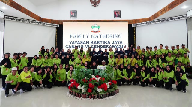 Yayasan Kartika Jaya Cabang VI Cenderawasih mengadakan Family Gathering dengan Para guru dan karyawan TK, SD dan SMP Kartika Jaya Cabang VI Cenderawasih (Pendam XVII/Cenderawasih)