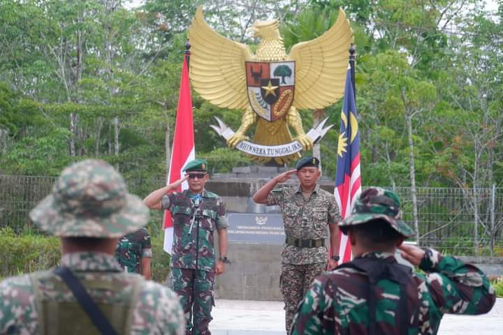 Foto. Wadan Kolakops Rem 121/Abw Kolonel Inf Soelistyo Bawono memimpin upacara pembukaan Patroli Terkoordinasi TNI - TDM Seri 1 Tahun 2023 di PLBN Nanga Badau, Kamis (2/3/2023)./ Dispenad