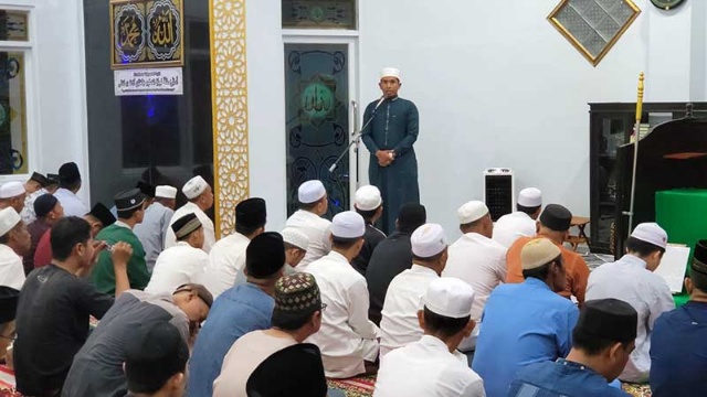 Dandim 0419/Tanjab Letkol Kav Muslim Rahim Tompo SH., M.Si Saat Sampaikan Sambutan di Masjid As-Syarif, Rabu (22/3/23). FOTO : Ngah