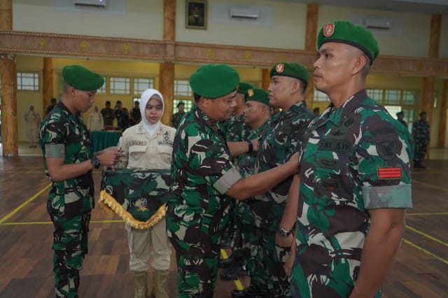 Komandan Korem 042/Gapu Brigjen TNI Supriono, S.IP., M.M., memimpin Acara Laporan Korps Perwira dan Pelantikan Kenaikan Pangkat Bintara dan Tamtama periode 1 April 2023 (FOTO/IST)