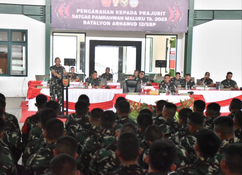 Asisten Operasi Kepala Staf TNI Angkatan Darat (Asops Kasad), Mayor Jenderal TNI Dian Sundiana, S.E., M.M., berikan pengarahan kepada anggota Satgas Yon Arhanud 12/SBP (Pendam II/Swj)