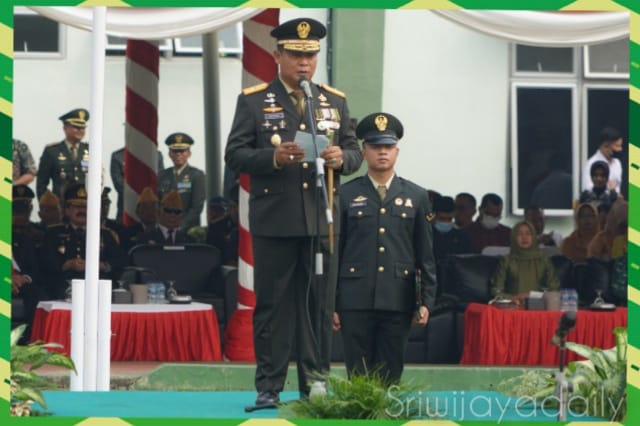 Danrem 042/Gapu, Brigjen TNI Supriono, S.I.P., M.M., selaku Inspektur Upacara Peringatan HUT ke-78 Tahun 2023 Tentara Nasional Indonesia (TNI)/ RED