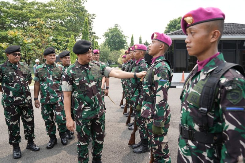 Panglima TNI Jenderal TNI Agus Subiyanto Cek Kesiapan Pasukan Elit TNI AL Di Cilandak
